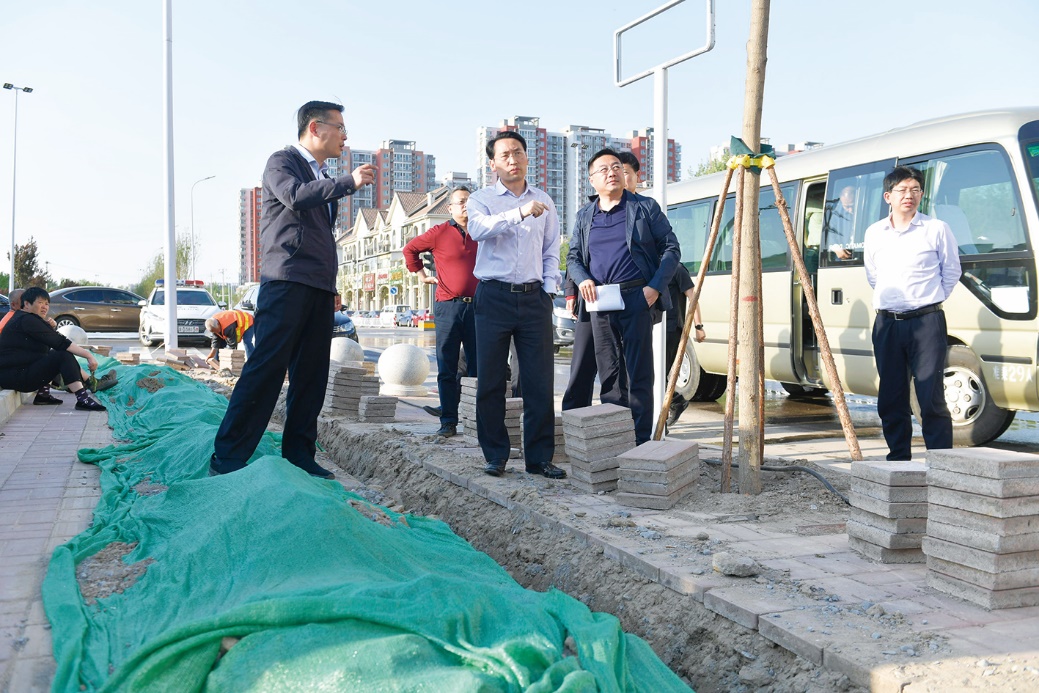 区领导调研停车难及道路接驳问题要求民有所呼我有所应解决群众日常