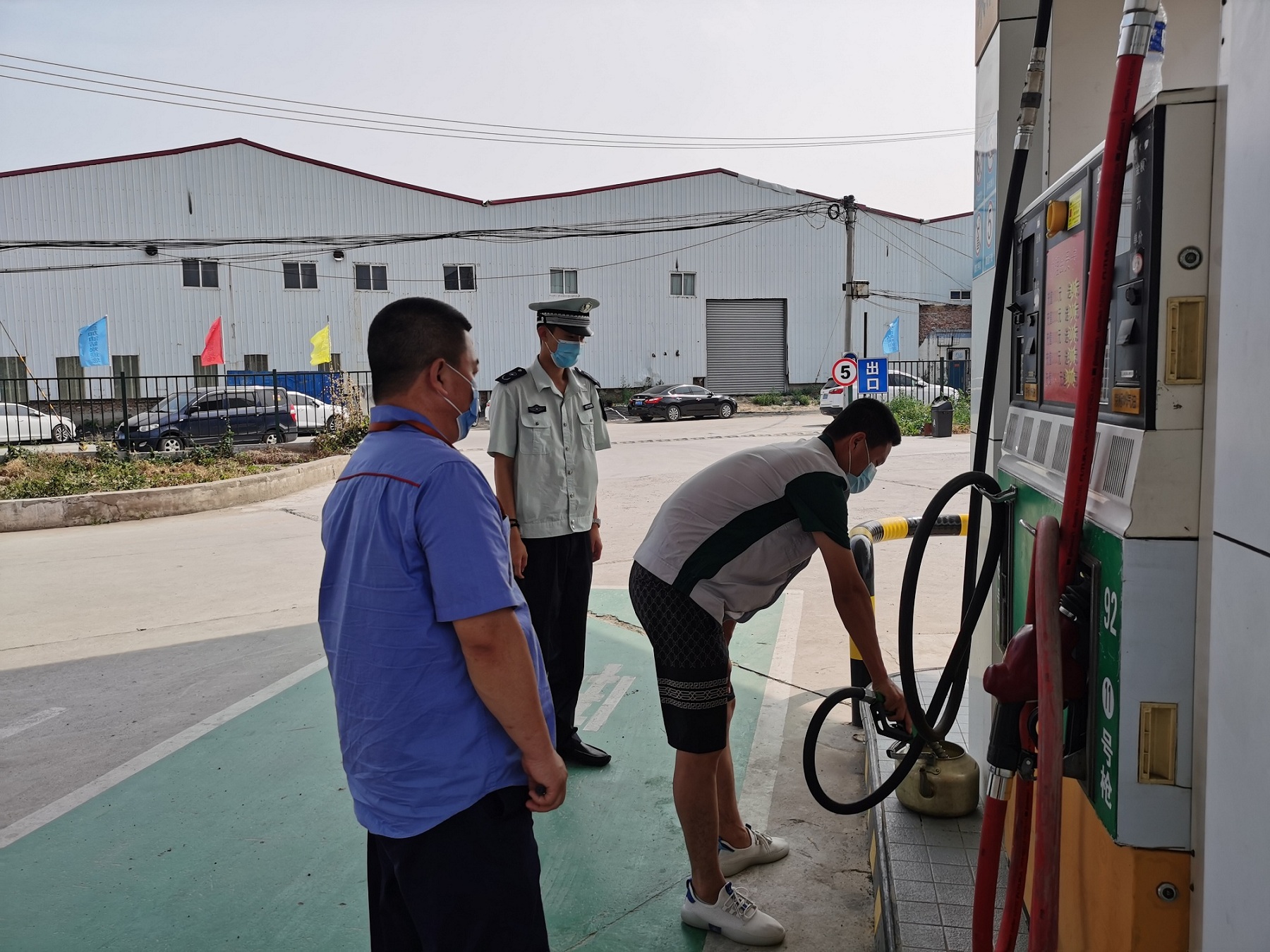 黑龙江省铁力市市场监管局桃山分局开展在用加油机计量专项监督检查工作-中国质量新闻网