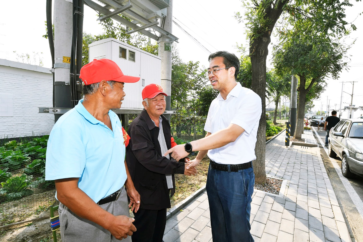 曾赞荣走访调研农村基层党组织建设时强调在为民服务中践行初心使命把